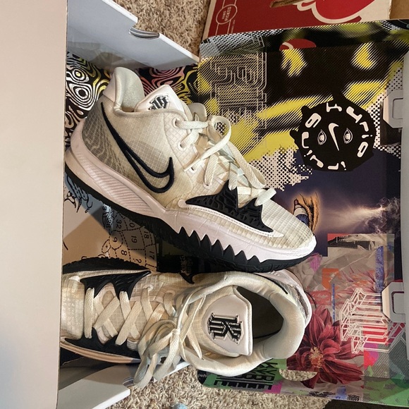 Kyrie Basketball Shoes - Picture 1 of 3